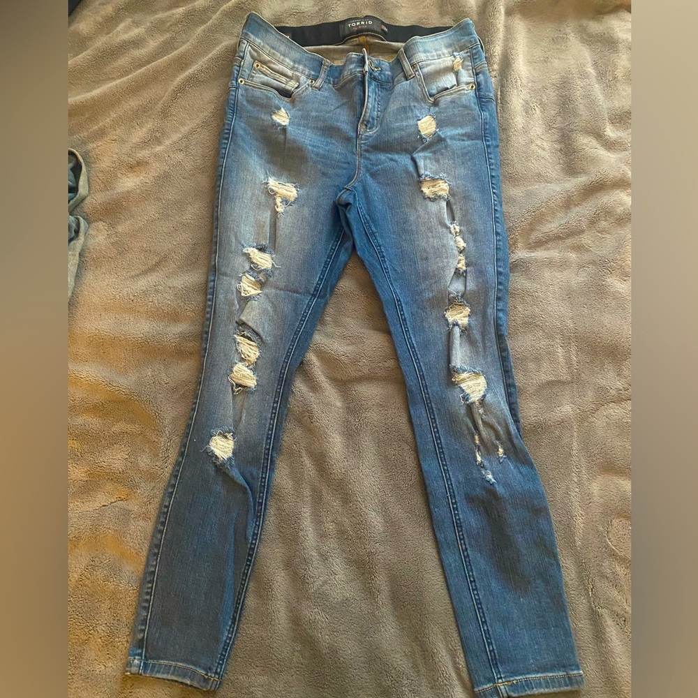 Torrid premium bombshell skinny jeans. Size 12s (short)